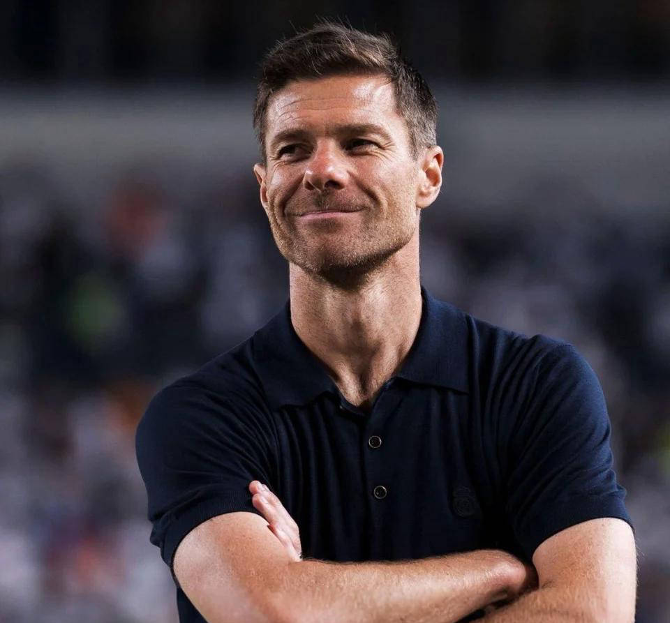 阿隆索斗志坚定 银河战舰维尼修斯面临续约困境