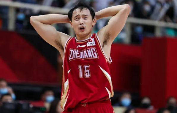 职业联赛转会纠纷引发球迷讨论