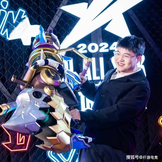 BLG新打野整活晒光头定妆照！RNG要被外卖公司买下，UZI有望复出