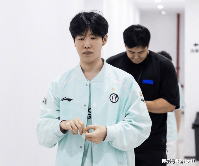 炫神因骂theshy被处罚，如今认怂，公开道歉希望拿回二路解说权