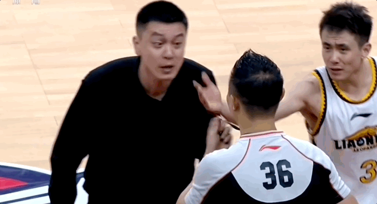 为什么贾队长解说篮球比赛，要比专业的篮球解说员还要有优势？